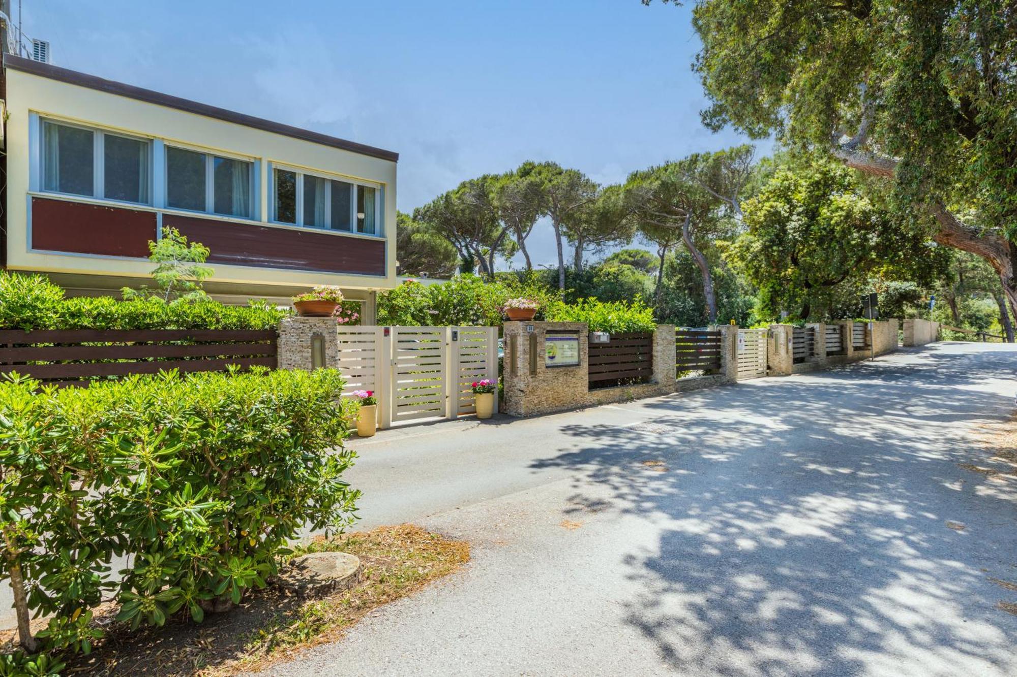 Residence Casa Di Caccia Marina Di Bibbona Eksteriør billede
